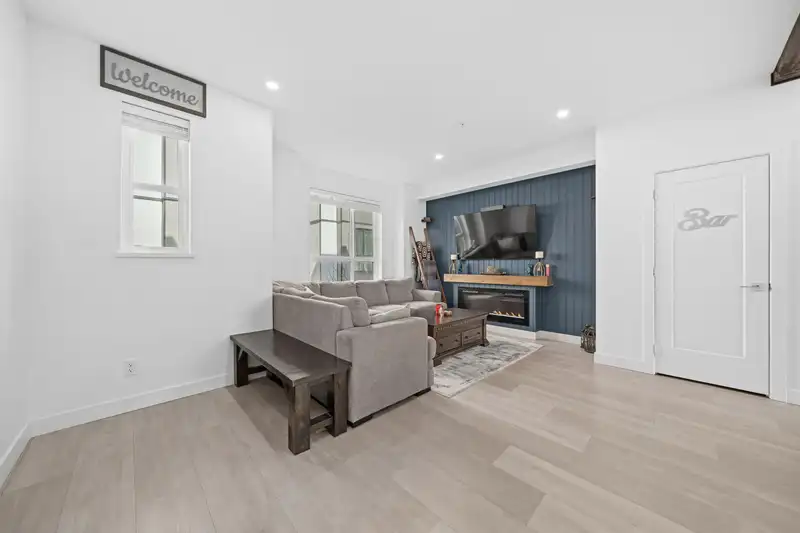 49 19760 55 AVENUE - photo 3 of 40