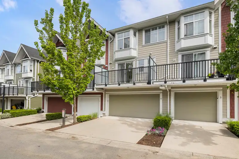 5 20852 77A AVENUE - photo 3 of 38