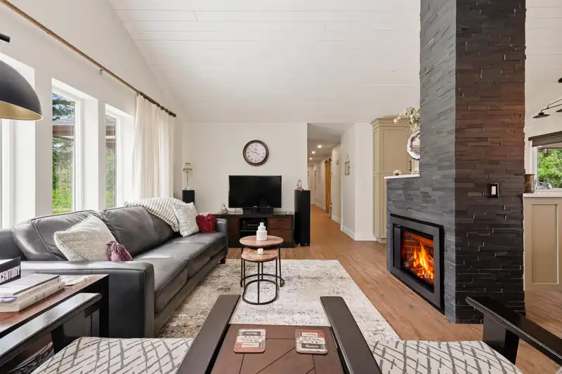 23541 24 AVENUE - photo 4 of 25