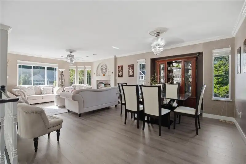 8351 MILLER CRESCENT - photo 4 of 40
