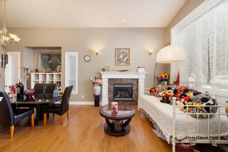 9 3502 150A STREET - photo 2 of 27