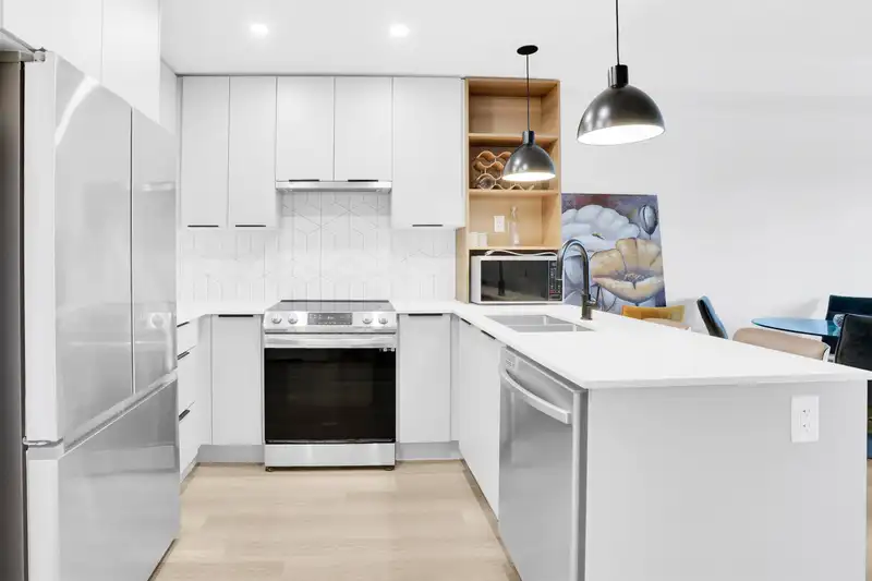 611 10778 138 STREET - photo 2 of 20
