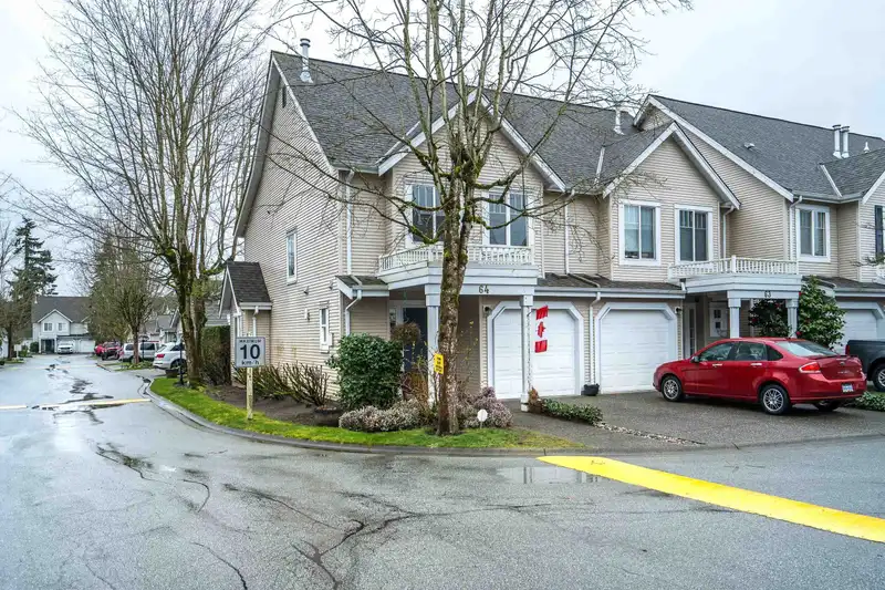 64 13499 92 AVENUE - photo 3 of 40