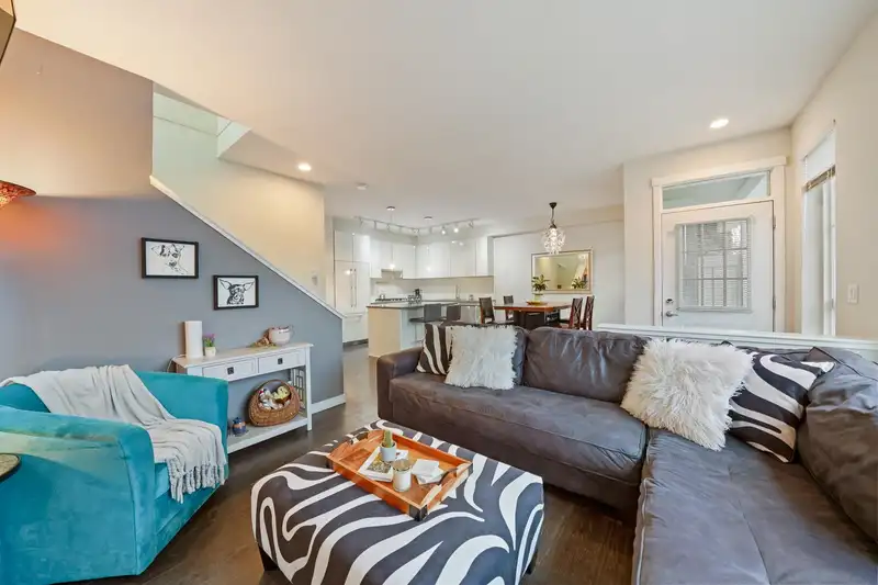 17 5510 ADMIRAL WAY - photo 3 of 34