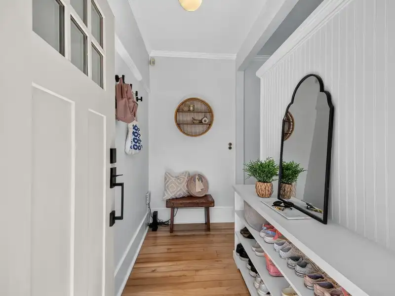 3730 WINDSOR STREET - photo 4 of 39