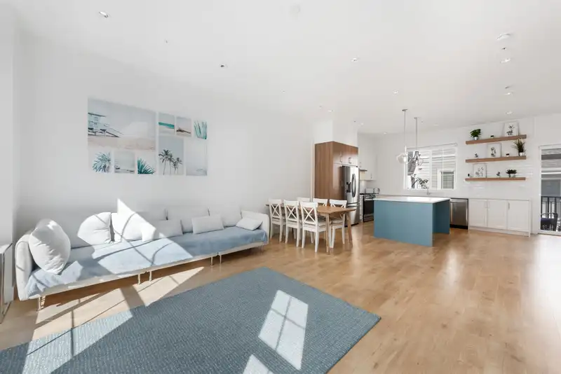 4 20321 80 AVENUE - photo 1 of 40