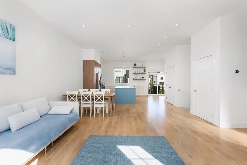 4 20321 80 AVENUE - photo 2 of 40