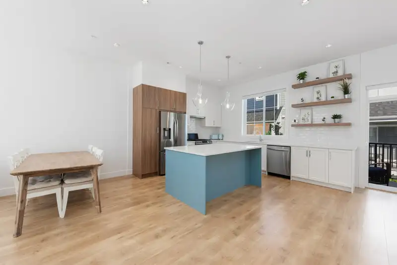 4 20321 80 AVENUE - photo 3 of 40