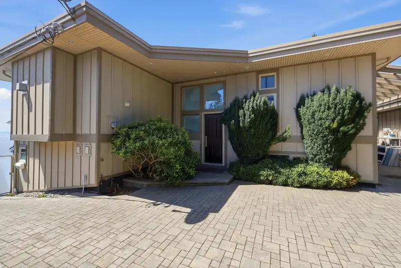 14843 HARDIE AVENUE - photo 4 of 40
