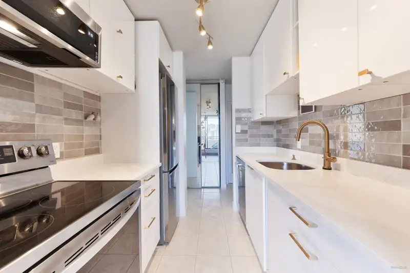 1501 1725 PENDRELL STREET - photo 2 of 35