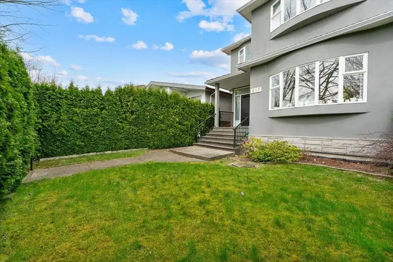 817 W 60TH AVENUE - photo 3 of 40
