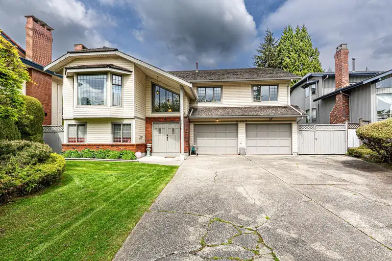 2117 KNIGHTSWOOD PLACE - photo 1 of 40