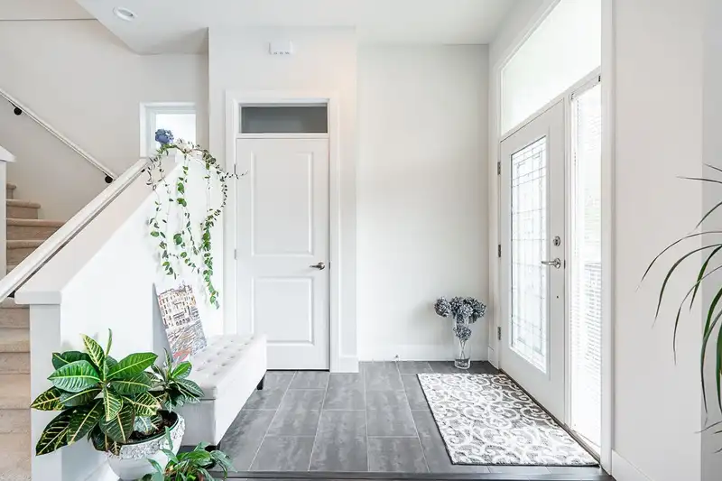 10489 ROBERTSON STREET - photo 2 of 37