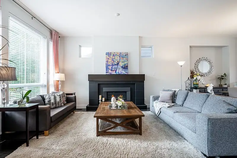 10489 ROBERTSON STREET - photo 3 of 37