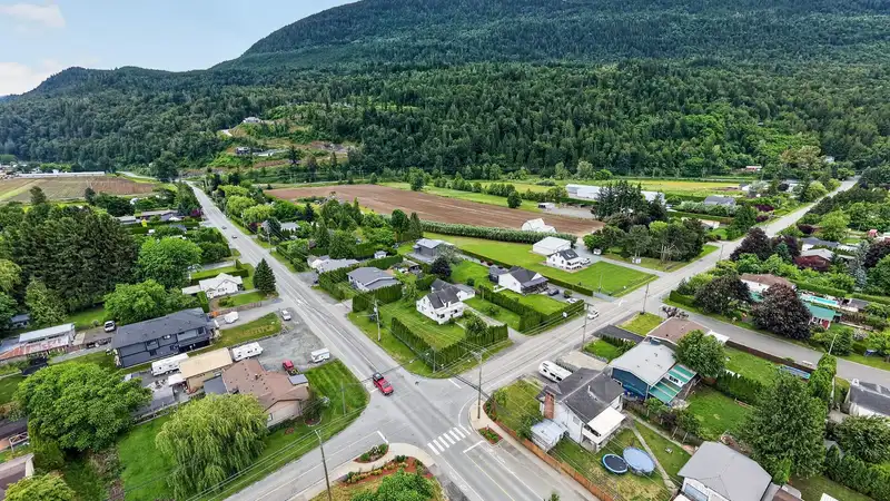 4392 WILSON ROAD - photo 1 of 10