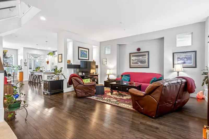 10473 ROBERTSON STREET - photo 3 of 40