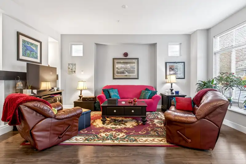 10473 ROBERTSON STREET - photo 4 of 40