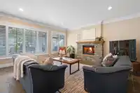 938 KINGS AVENUE - thumbnail 16