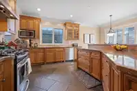 938 KINGS AVENUE - thumbnail 8