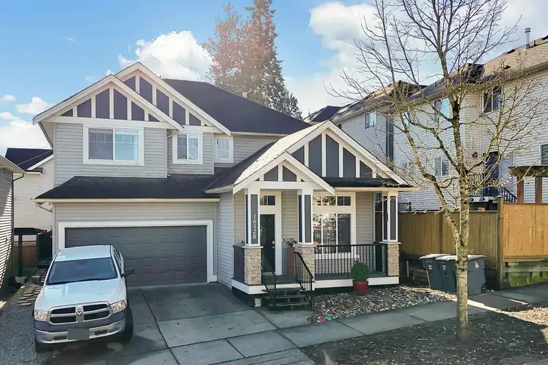 16528 59A AVENUE - photo 2 of 40