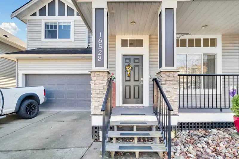 16528 59A AVENUE - photo 3 of 40