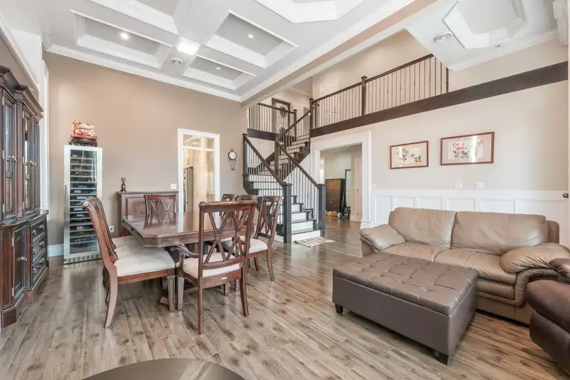 10938 131A STREET - photo 2 of 32