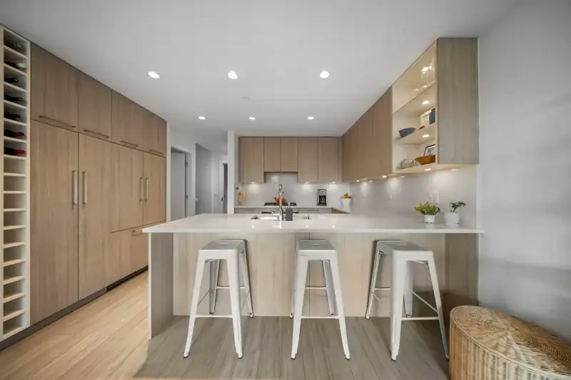 110 707 E 3RD STREET - photo 1 of 40