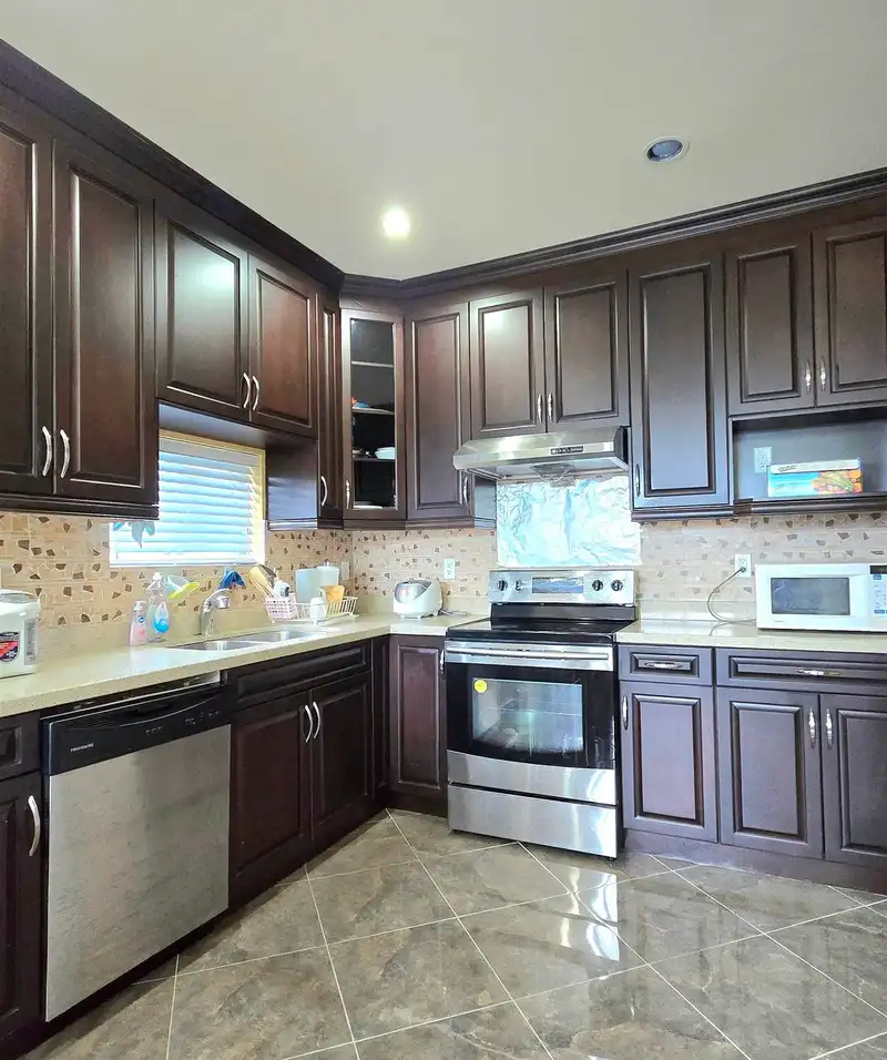 6056 VICTORIA DRIVE - photo 4 of 7