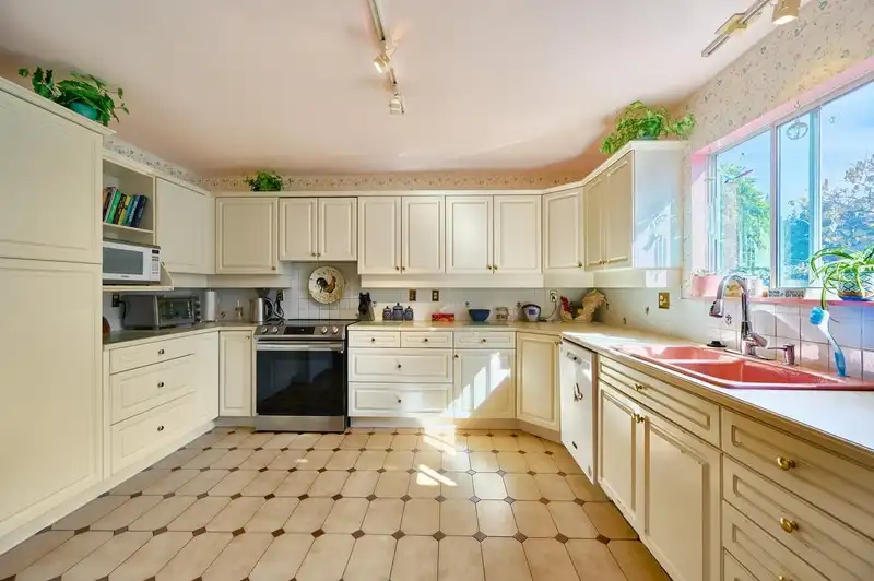 4228 CRAIGFLOWER DRIVE - photo 2 of 28