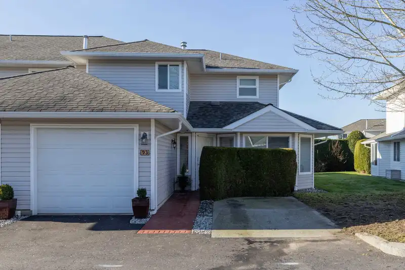 93 21928 48 AVENUE - photo 1 of 39