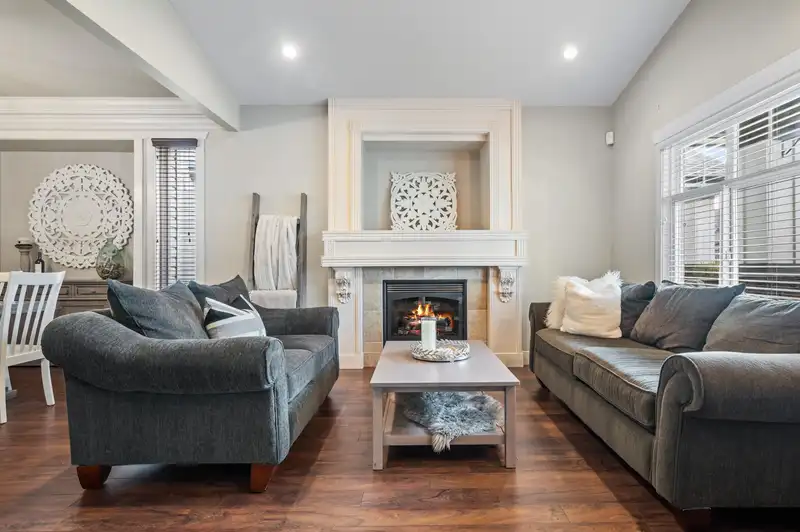 21027 83A AVENUE - photo 4 of 39