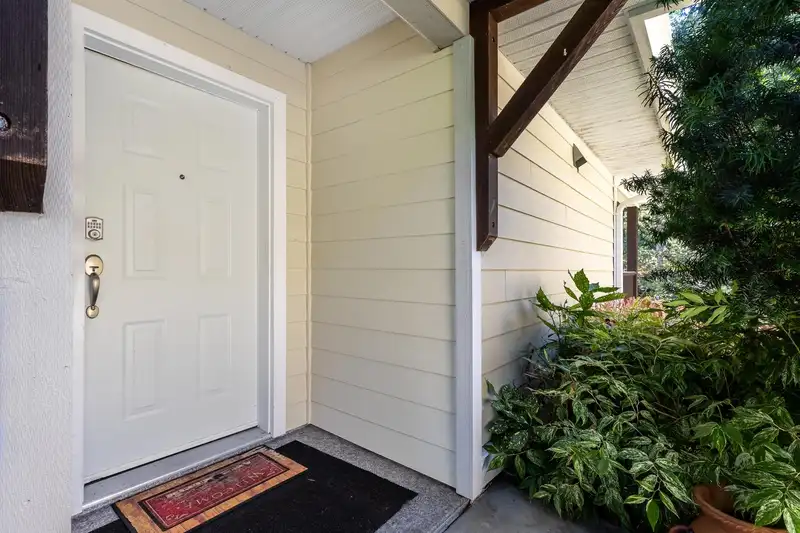 23 12710 LAGOON ROAD - photo 4 of 39