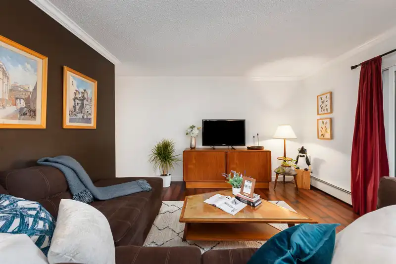 204 725 COMMERCIAL DRIVE - photo 4 of 32