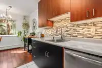 204 725 COMMERCIAL DRIVE - thumbnail 9