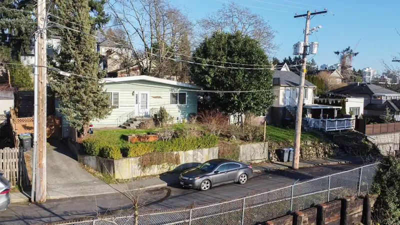 333 LOUELLEN STREET - photo 2 of 31