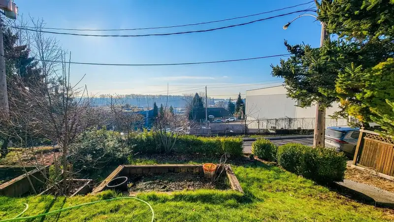 333 LOUELLEN STREET - photo 4 of 31