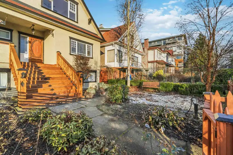 621 E 23RD AVENUE - photo 2 of 33