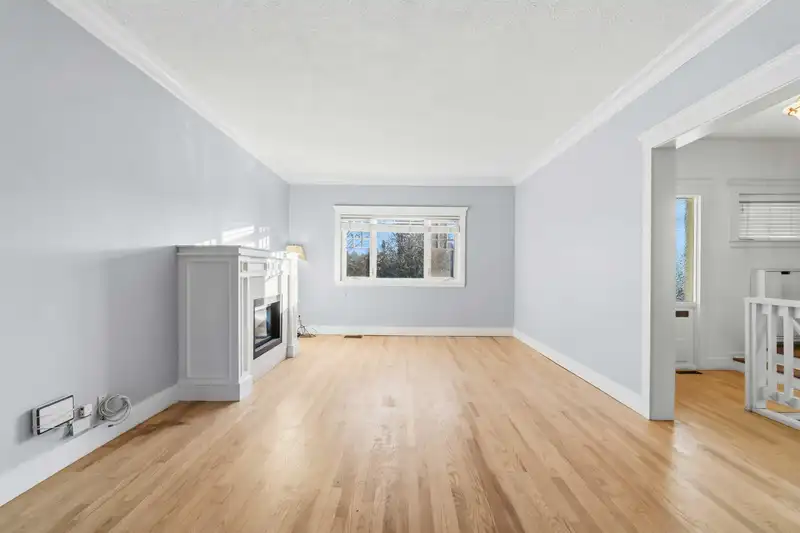 621 E 23RD AVENUE - photo 3 of 33
