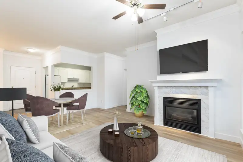 212 21975 49 AVENUE - photo 2 of 40