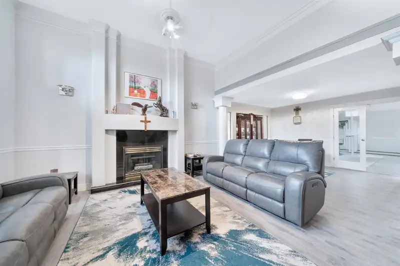 14339 74A AVENUE - photo 2 of 40