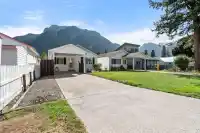 480 COQUIHALLA STREET - thumbnail 2