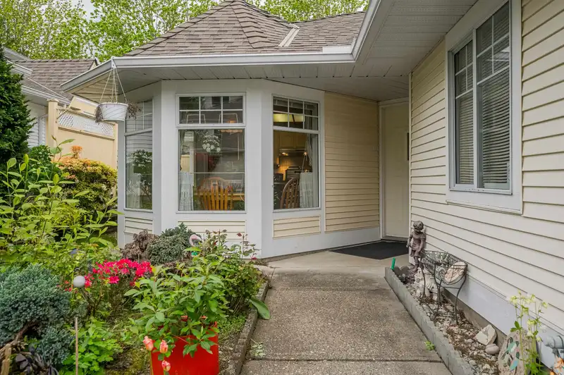 16 21138 88 AVENUE - photo 3 of 40