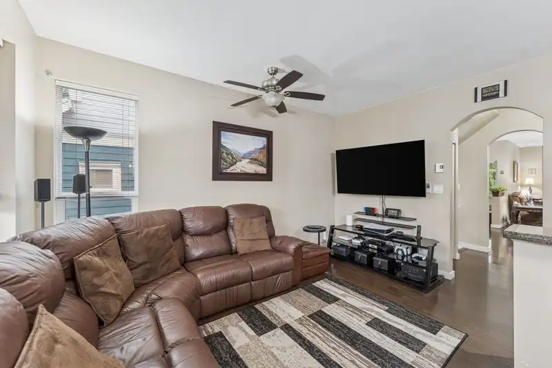 22337 SHARPE AVENUE - photo 4 of 40