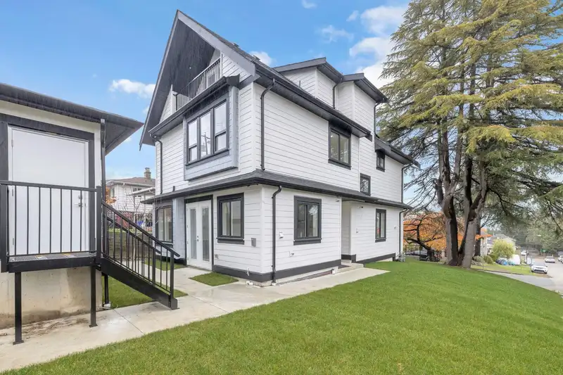 4325 KAMLOOPS STREET - photo 1 of 21