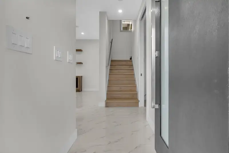 4325 KAMLOOPS STREET - photo 3 of 21