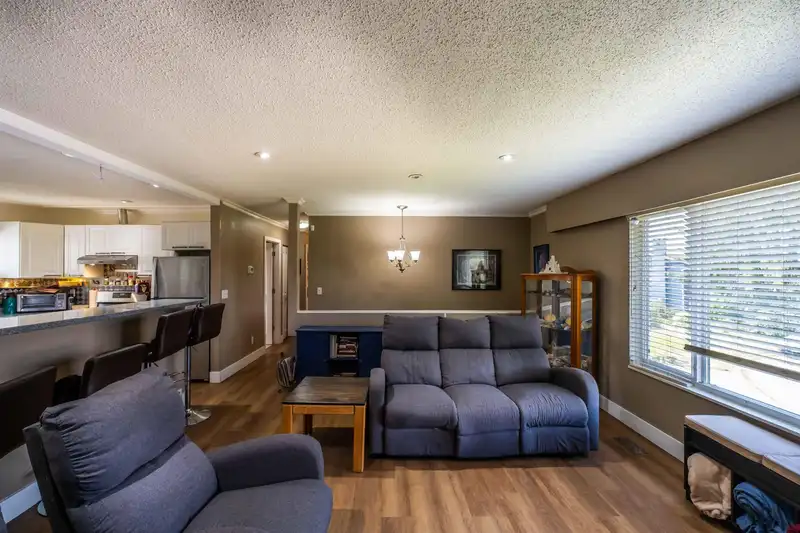 17884 57 AVENUE - photo 3 of 37