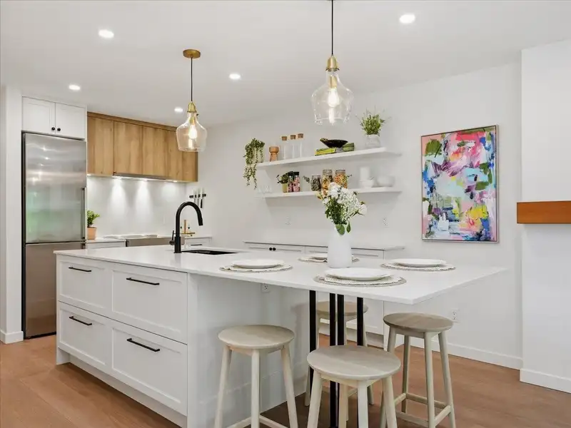 207 1925 W 2ND AVENUE - photo 2 of 28
