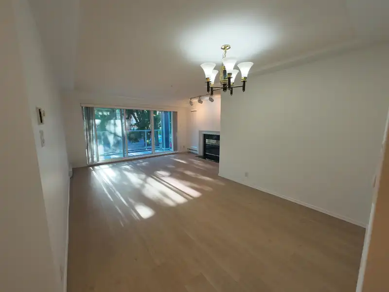 203 865 W 15TH AVENUE - photo 4 of 40