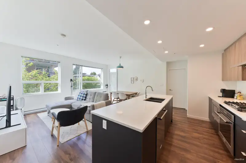 208 717 BRESLAY STREET - photo 3 of 32