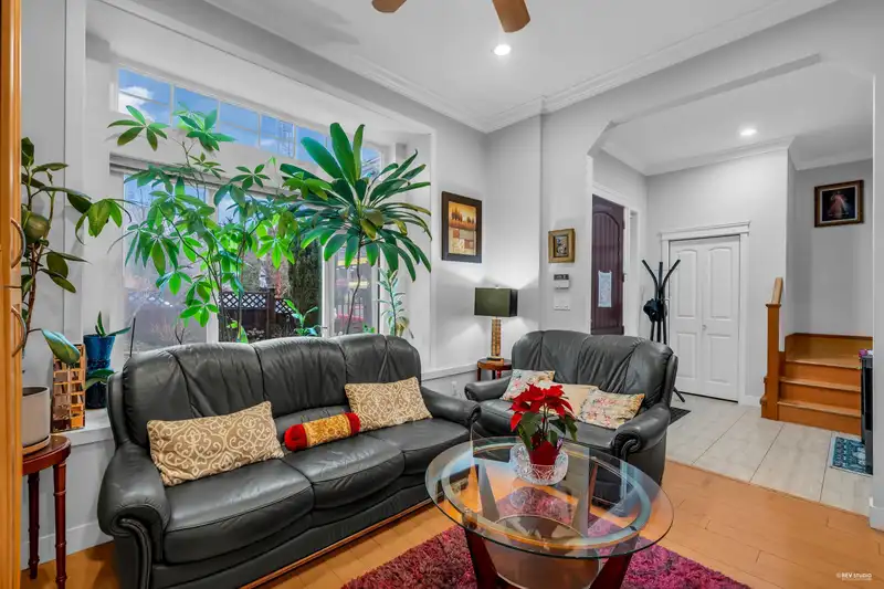 312 STRAND AVENUE - photo 2 of 37